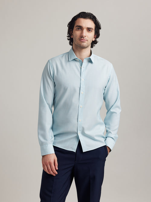 Wolk - Herren trägt Shirt mit langen Ärmeln in Aqua-Streifen in Slim Fit